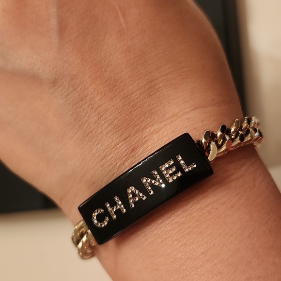 CHANEL Black Resin and Champagne Gold Chain Bracelet - Picture 5 of 7